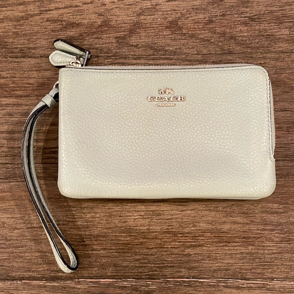 COACH Wristlet 💚